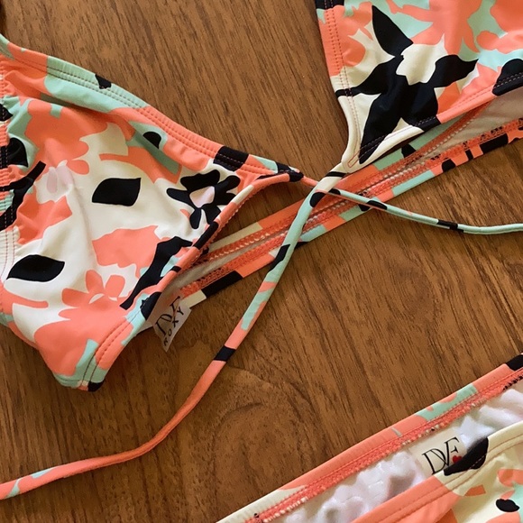 DVF Loves Roxy Bikini Set - Picture 5 of 6
